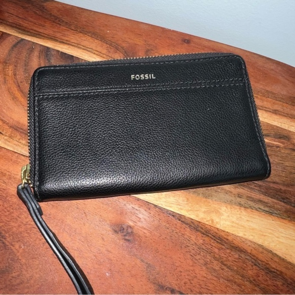Fossil Black Pebbled Leather Zip Around Wristlet Wallet Gold Hardware